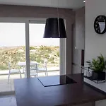 Southridge Ph With Jacuzzi, Views By Homely 멜리에하