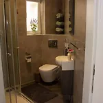아파트 Southridge Ph With Jacuzzi, Views By Homely 멜리에하