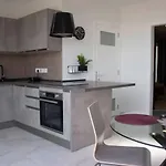 Southridge Ph With Jacuzzi, Views By Homely * 멜리에하