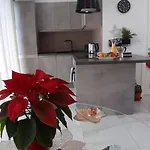 Southridge Ph With Jacuzzi, Views By Homely *