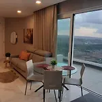 Southridge Ph With Jacuzzi, Views By Homely * 멜리에하