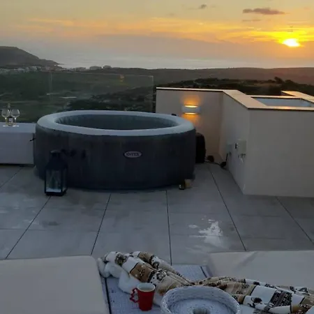 Apartment Southridge Ph With Jacuzzi, Views By Homely Mellieha