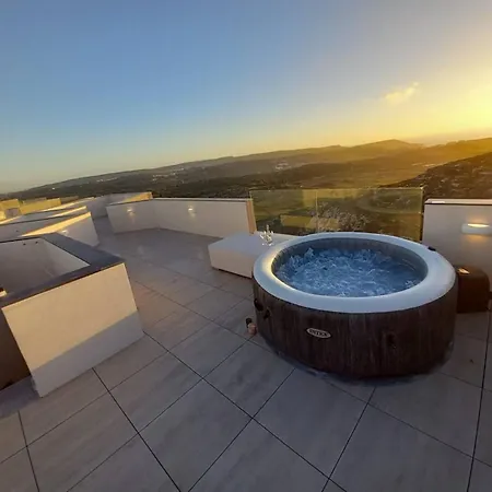 Southridge Ph With Jacuzzi, Views By Homely