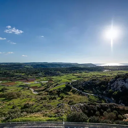 Southridge Ph With Jacuzzi, Views By Homely Mellieħa