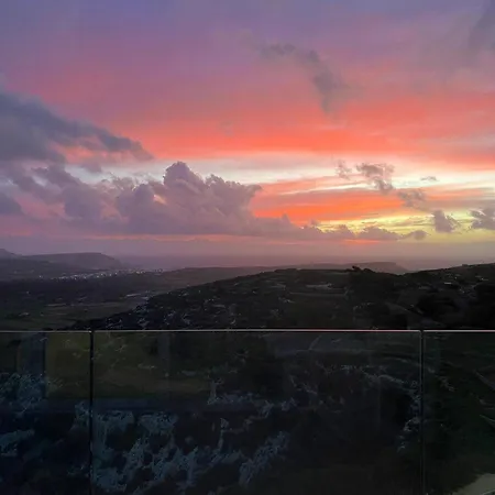 Southridge Ph With Jacuzzi, Views By Homely *