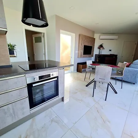 Appartamento Southridge Ph With Jacuzzi, Views By Homely *