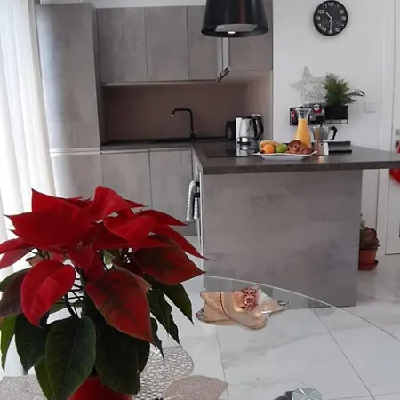 Southridge Ph With Jacuzzi, Views By Homely *