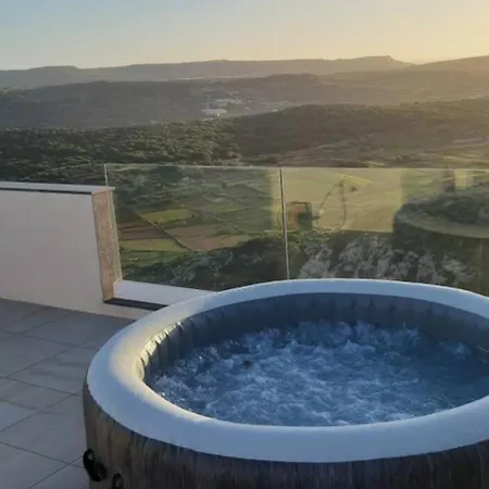 Apartment Southridge Ph With Jacuzzi, Views By Homely Mellieha
