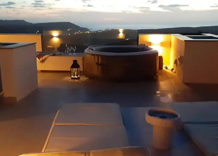 Southridge Ph With Jacuzzi, Views By Homely Apartment Mellieha