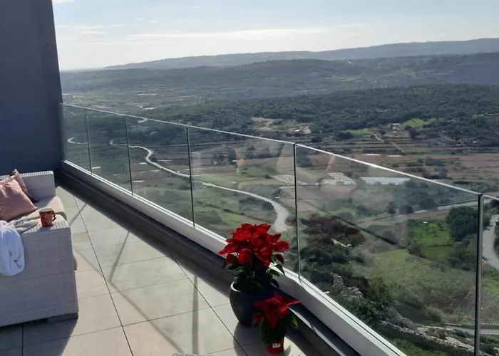 Southridge Ph With Jacuzzi, Views By Homely Apartment